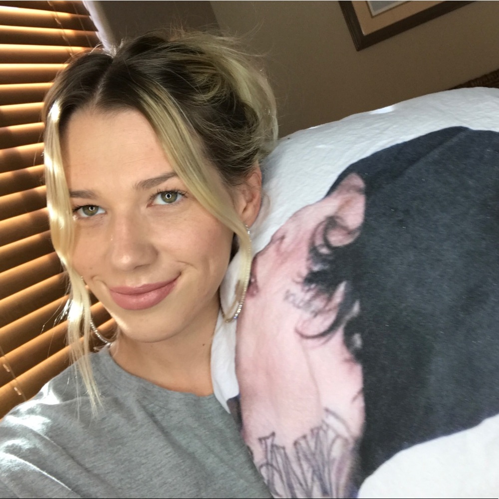 Hi every1!!!! ♡ MEET UR SELLER/BUYER ♡ (: